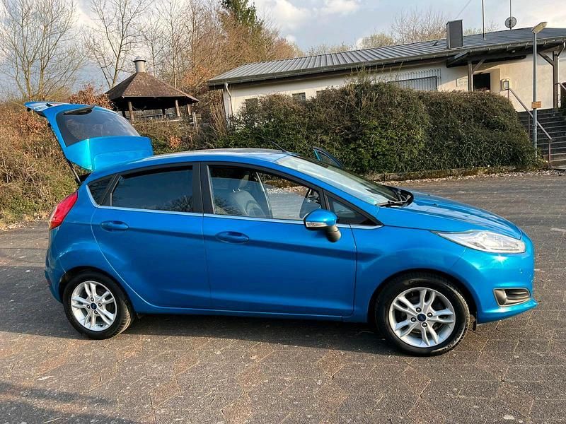 Gebraucht Ford Fiesta 95 PS (69 kW) 2016 Blau Kleinwagen