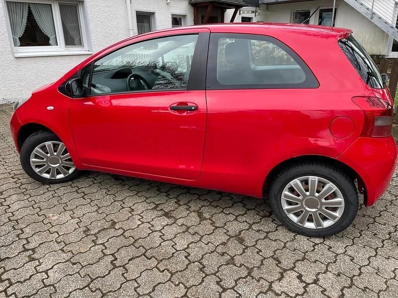 Gebraucht Toyota Yaris 69 PS (50 kW) 2007 Rot Kleinwagen