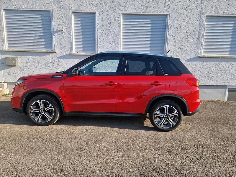 Gebraucht Suzuki Vitara 120 PS (88 kW) 2015 Rot Limousine