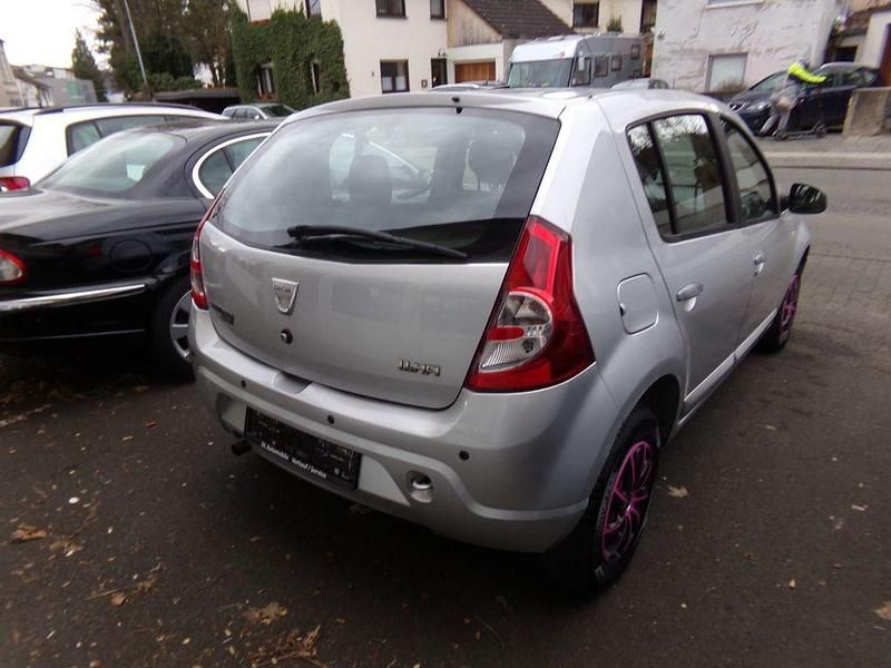Gebraucht Dacia Sandero Lauréate 75 PS (55 kW) 2009 Silber Limousine