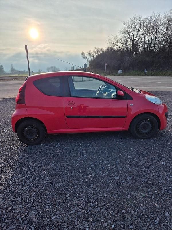 Gebraucht Peugeot 107 60 PS (44 kW) 2013 Rot Kleinwagen