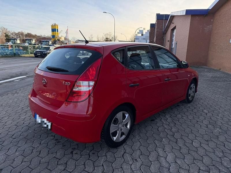 Gebraucht Hyundai i30 109 PS (80 kW) 2010 Rot Kleinwagen