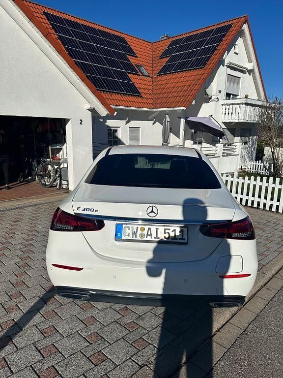 Gebraucht Mercedes E300 Avantgarde 320 PS (235 kW) 2022 Weiß Limousine