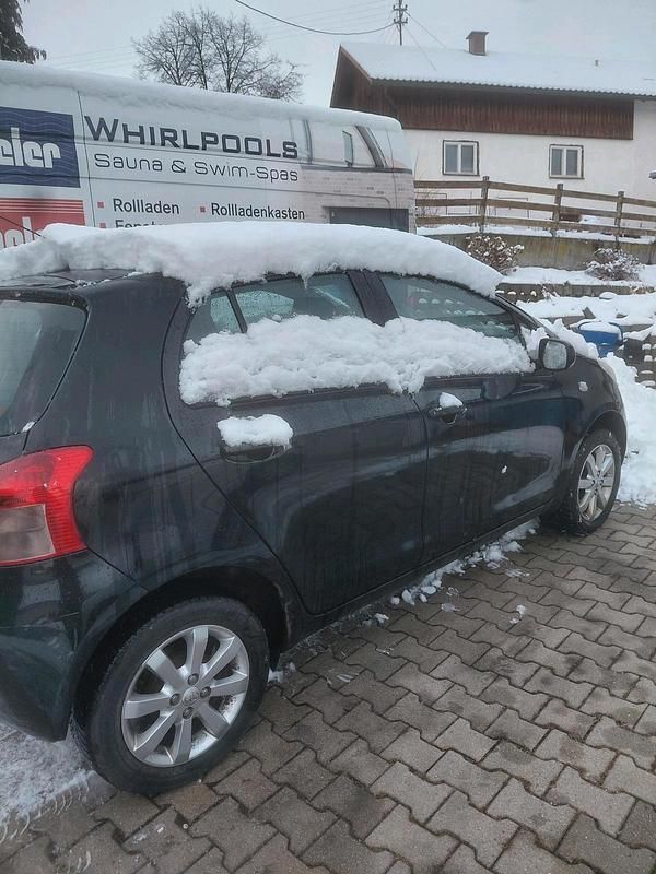 Gebraucht Toyota Yaris 70 PS (51 kW) 2009 Schwarz Kleinwagen