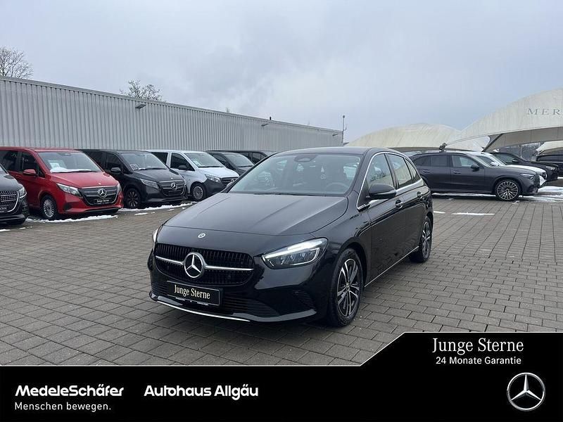 Gebraucht Mercedes B180 Progressive 136 PS (100 kW) 2024 Lack kosmosschwarz Van / Kleinbus
