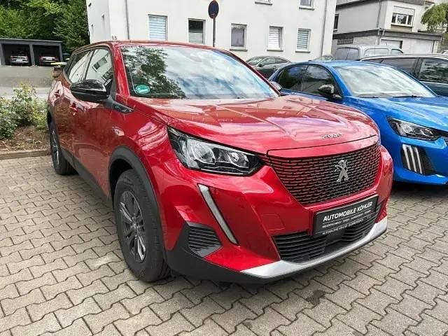 Gebraucht Peugeot e-2008 Active 100 kW (136 PS) 2022 Lackierung elixierrot/typ ver SUV