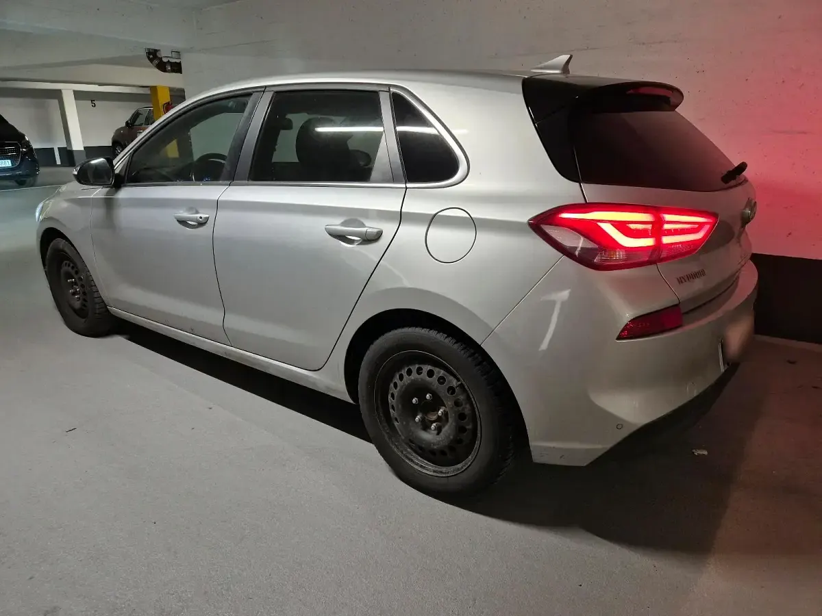 Używany Hyundai i30 140 KM (102 kW) 2017 Srebrny Sedan/Limuzyna