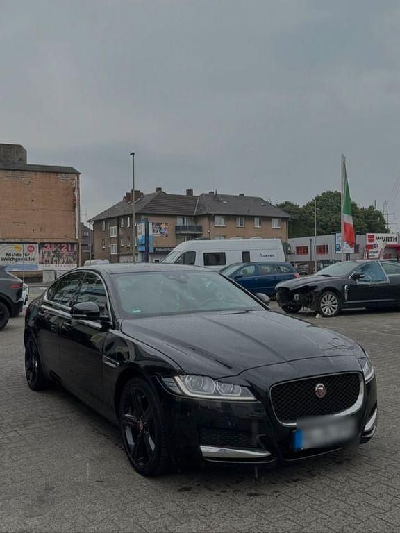 Schwarz Gebraucht 2016 Jaguar XF R-Sport Limousine | 15.100 € (Fairer Preis) - Bild 1/4