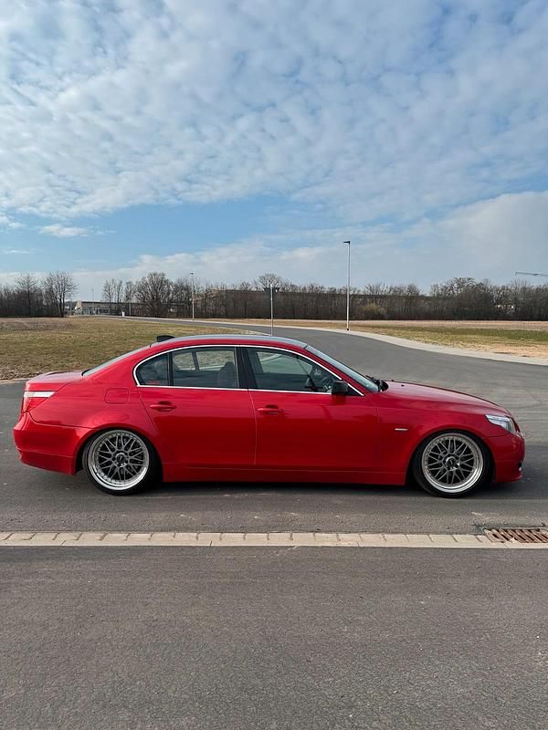 Gebraucht BMW 520 170 PS (125 kW) 2004 Rot Limousine