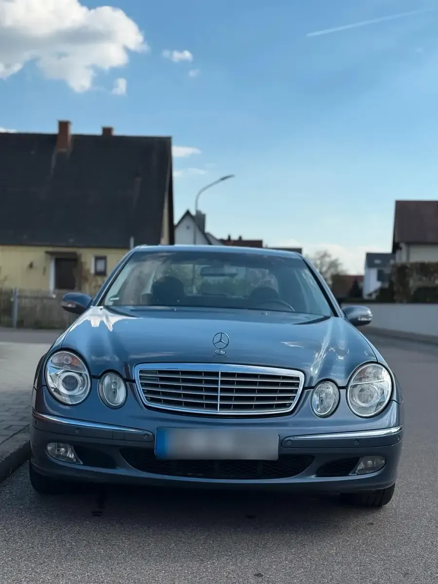 Gebraucht Mercedes E220 Elegance 150 PS (110 kW) 2002 Blau Limousine