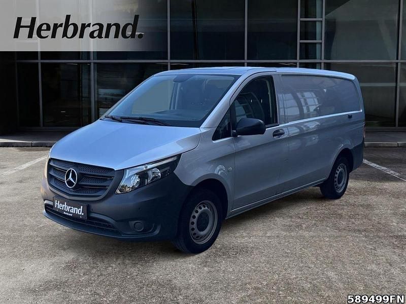 Silber Gebraucht 2023 Mercedes Vito Van / Kleinbus | 30.762 € (Guter Preis) - Bild 1/4