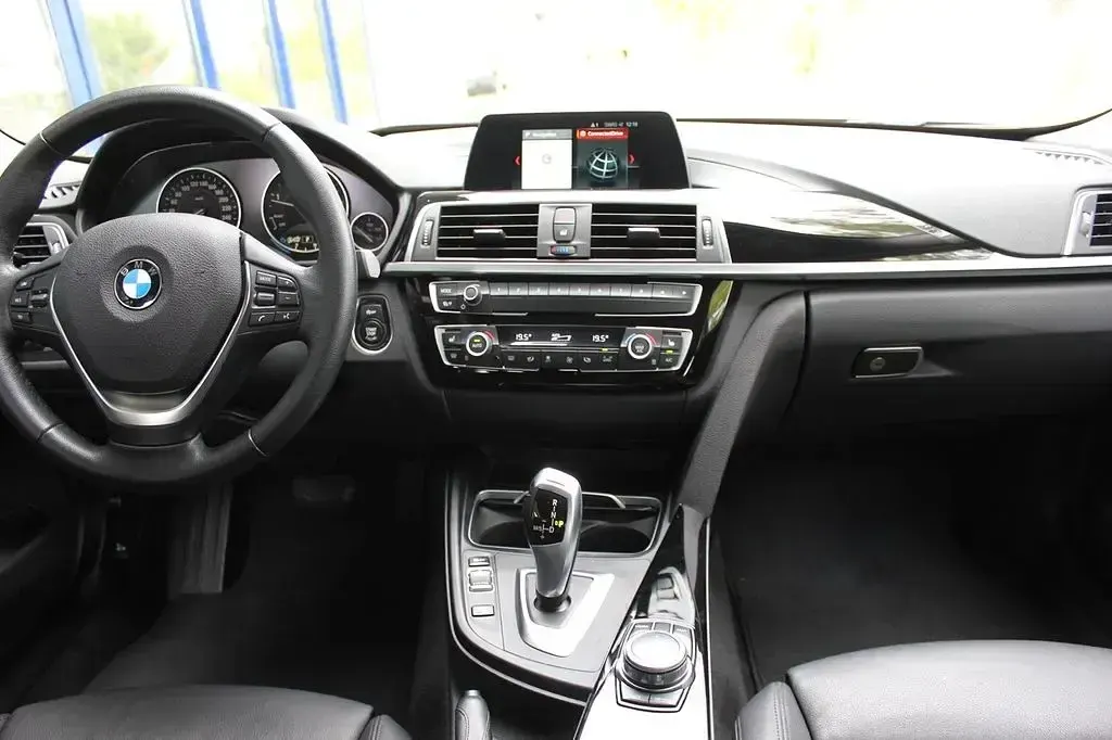 Gebraucht BMW 320 Sport Line 190 PS (139 kW) 2018 Grau Limousine