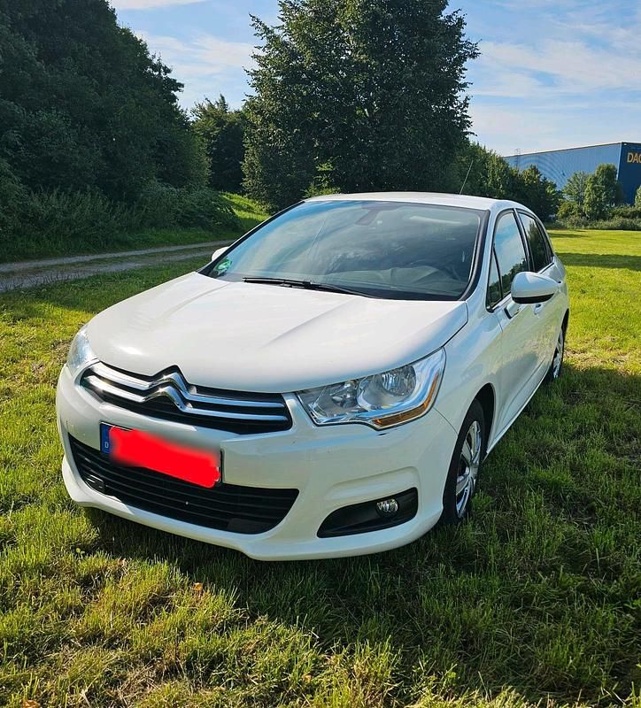 Weiß Gebraucht 2012 Citroën C4 Limousine | 6.350 € (Teuer) - Bild 1/4