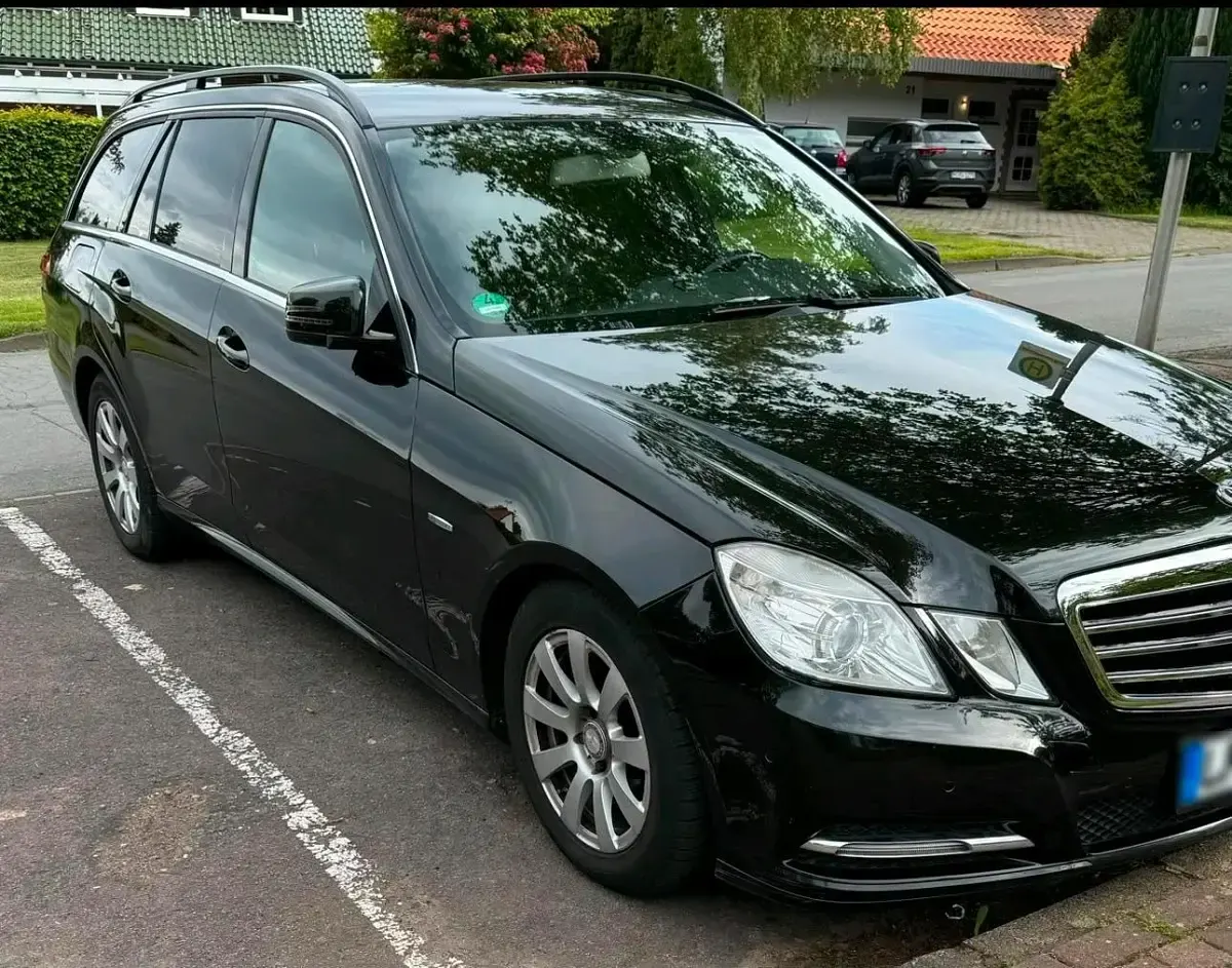 Gebraucht Mercedes E220 170 PS (125 kW) 2012 Schwarz Kombi