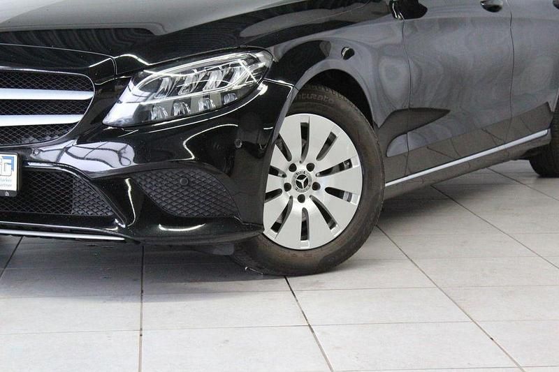 Gebraucht Mercedes C200 160 PS (117 kW) 2021 Schwarz Limousine