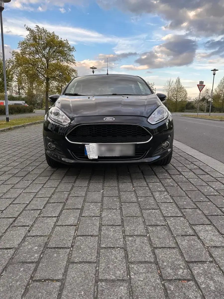 Gebraucht Ford Fiesta 101 PS (74 kW) 2016 Schwarz Kleinwagen