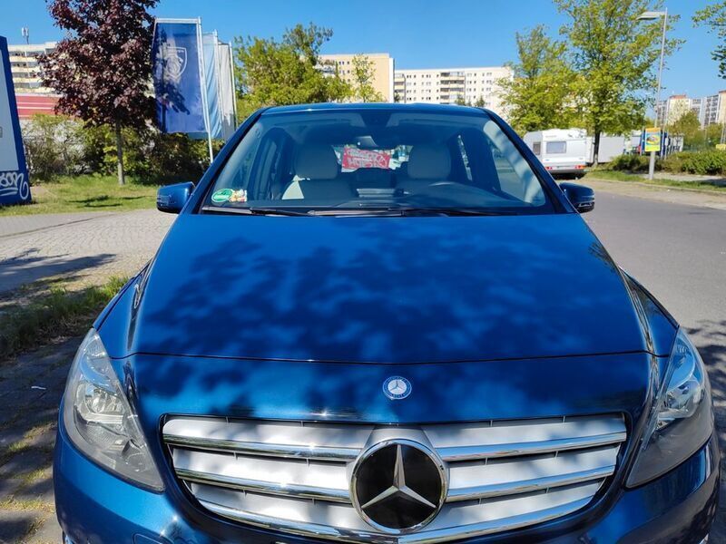 Blau Gebraucht 2012 Mercedes B180 Van / Kleinbus | 12.900 € (Etwas zu teuer) - Bild 1/4