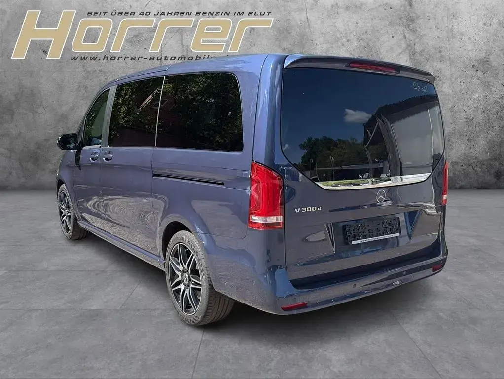 Gebraucht Mercedes V300 AMG 237 PS (174 kW) 2024 Sodalithblau met. Van / Kleinbus