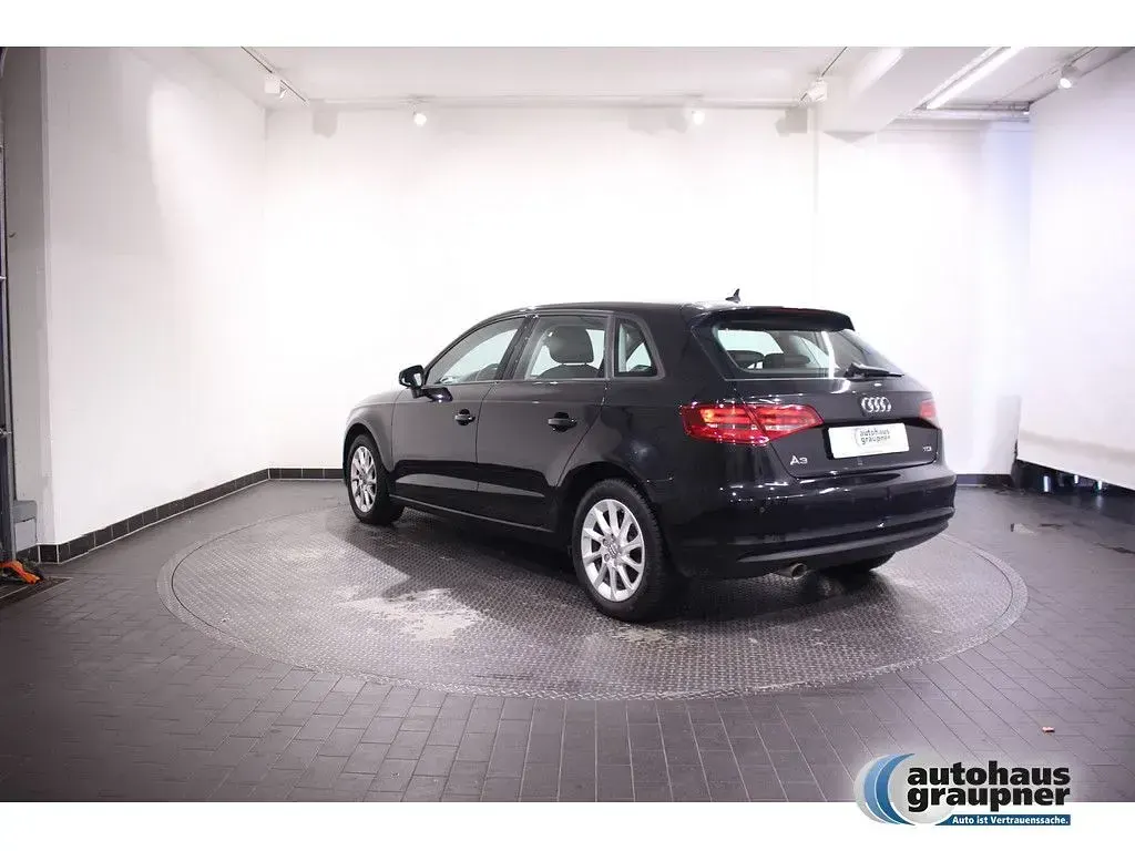 Gebraucht Audi A3 Attraction 110 PS (80 kW) 2016 Schwarz / mythosschwarz Limousine
