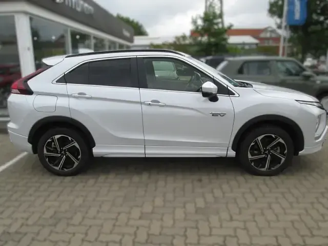Gebraucht Mitsubishi Eclipse Cross Select 188 PS (138 kW) 2022 Weiß SUV