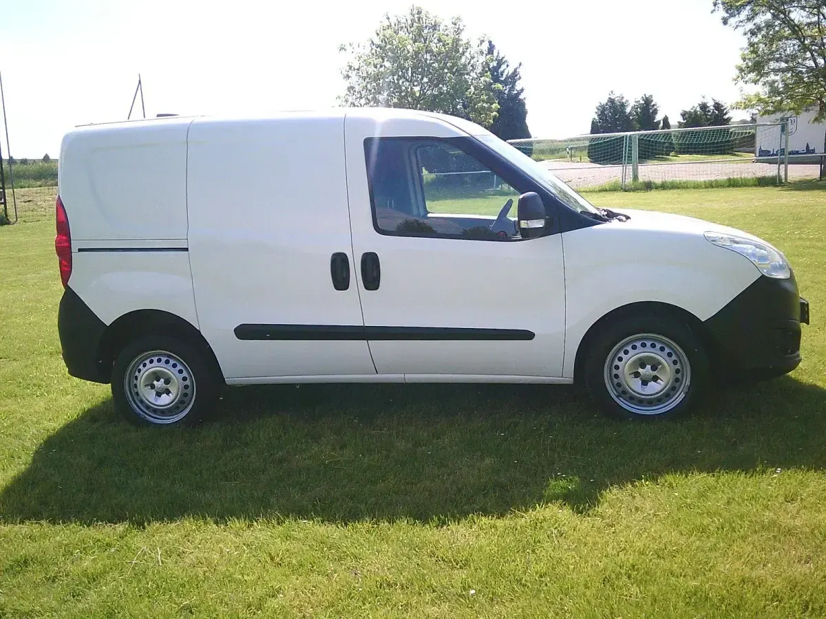 Gebraucht Opel Combo 120 PS (88 kW) 2017 Weiß Van / Kleinbus