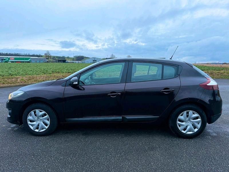 Gebraucht Renault Mégane 110 PS (80 kW) 2015 Braun Limousine