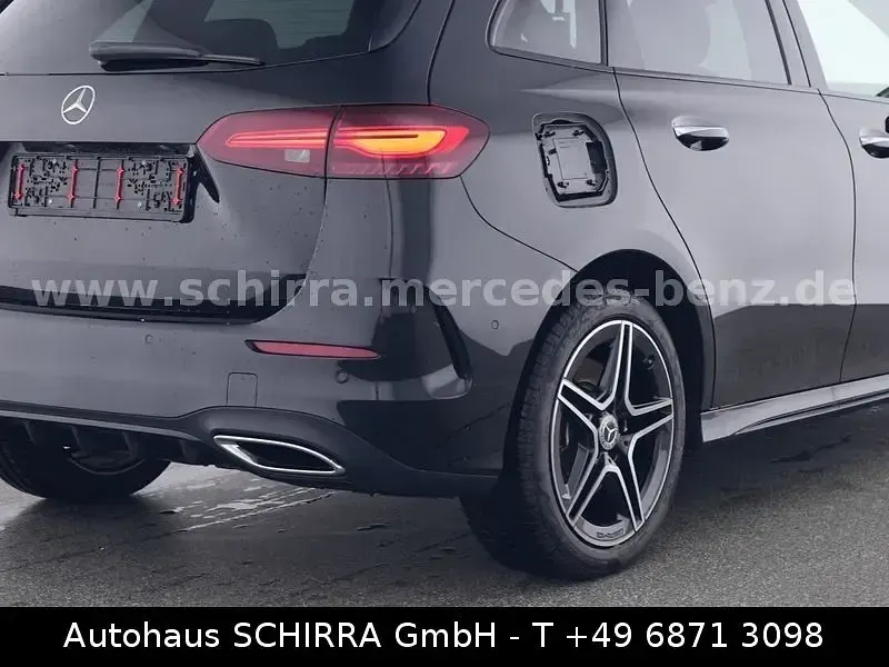 Gebraucht Mercedes B250 AMG line 163 PS (119 kW) 2023 Schwarz Kleinwagen