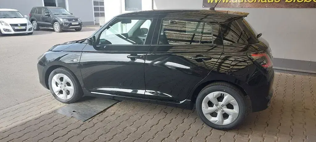 Neu Suzuki Swift Comfort 83 PS (61 kW) 2026 Schwarz Kleinwagen