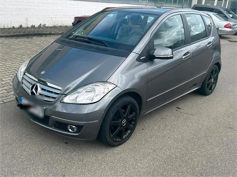 Grau Gebraucht 2009 Mercedes A180 Kleinwagen | 3.700 € (Fairer Preis) - Bild 1/4