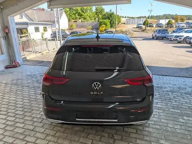 Gebraucht VW Golf VIII Move 110 PS (80 kW) 2024 Grau Limousine