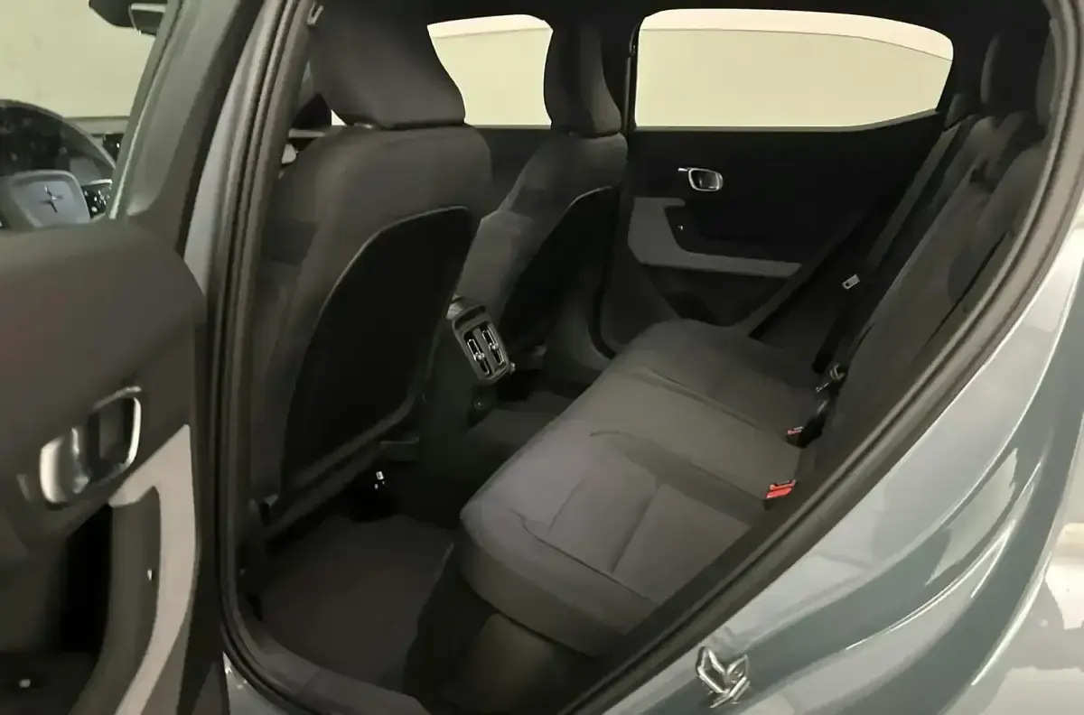 Gebraucht Polestar 2 169 kW (231 PS) 2022 Silber / grau Kleinwagen