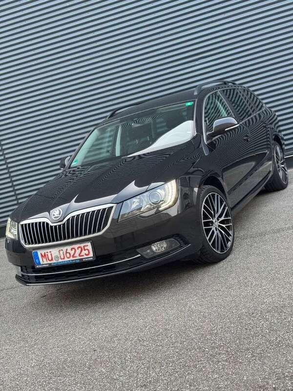 Schwarz Gebraucht 2014 Skoda Superb Exclusive Kombi | 10.900 € (Fairer Preis) - Bild 1/4