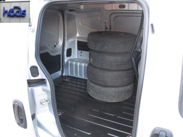 Gebraucht Peugeot Bipper S 75 PS (55 kW) 2011 Silber metallic Van / Kleinbus