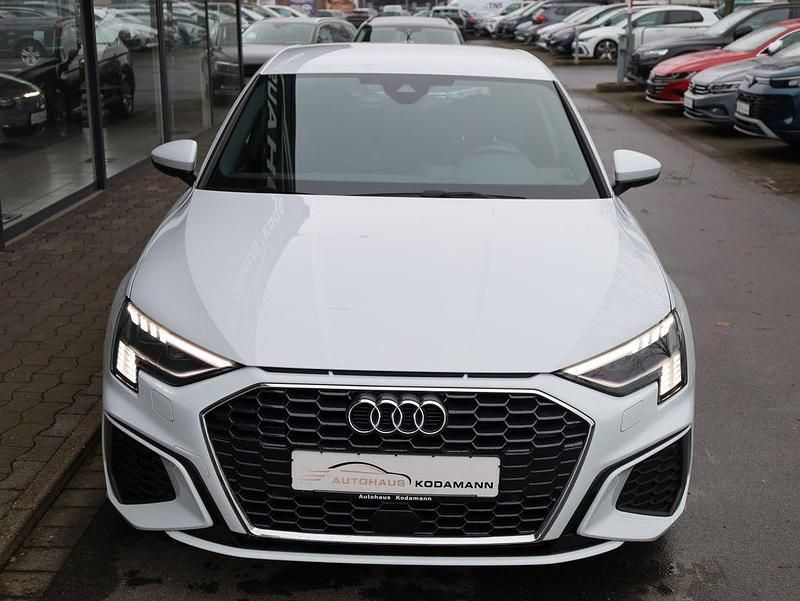 Gebraucht Audi A3 Ambiente 116 PS (85 kW) 2022 Gletscherweiã metallic Limousine