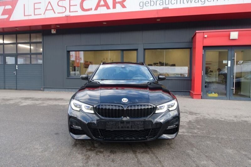 Schwarz Gebraucht 2019 BMW 330 M Sport Limousine | 17.988 € (Superpreis) - Bild 1/4