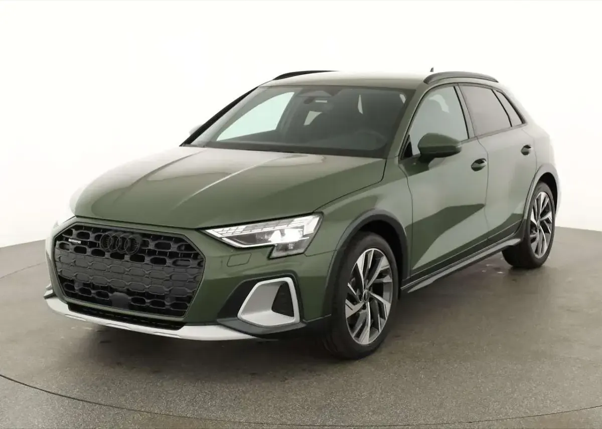 Gebraucht Audi A3 Ambiente 204 PS (150 kW) 2026 Distriktgrün metallic Limousine