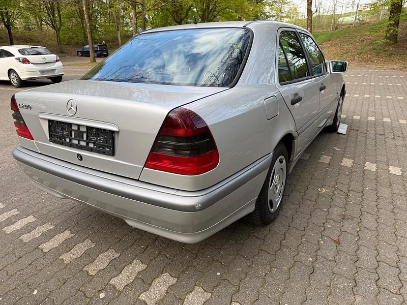 Gebraucht Mercedes C200 136 PS (100 kW) 2000 Silber Limousine