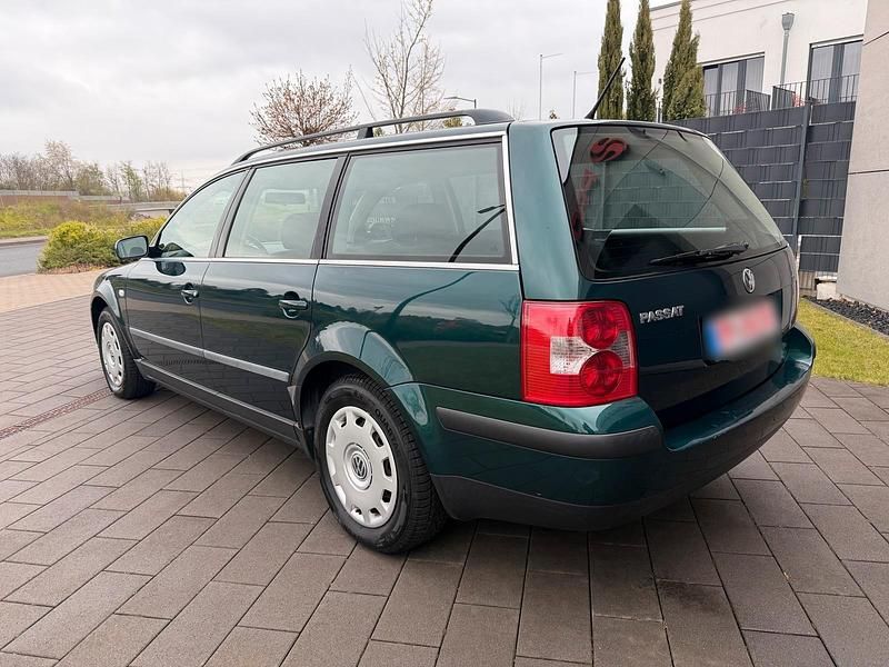 Usata VW Passat 102 CV (75 kW) 2003 Verde Station wagon