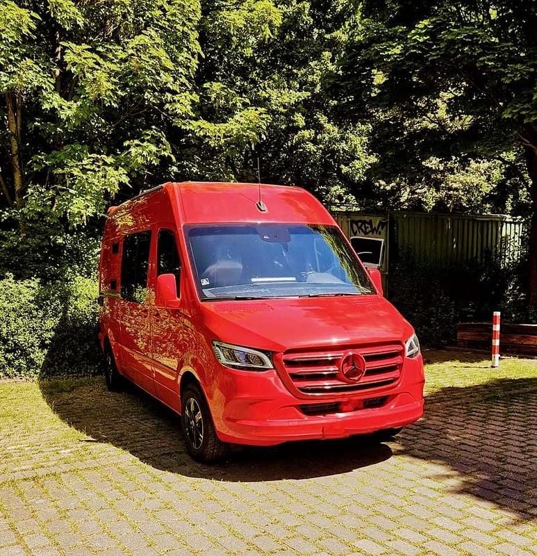 Rot Gebraucht 2018 Mercedes Sprinter Van | 54.999 € - Bild 1/4