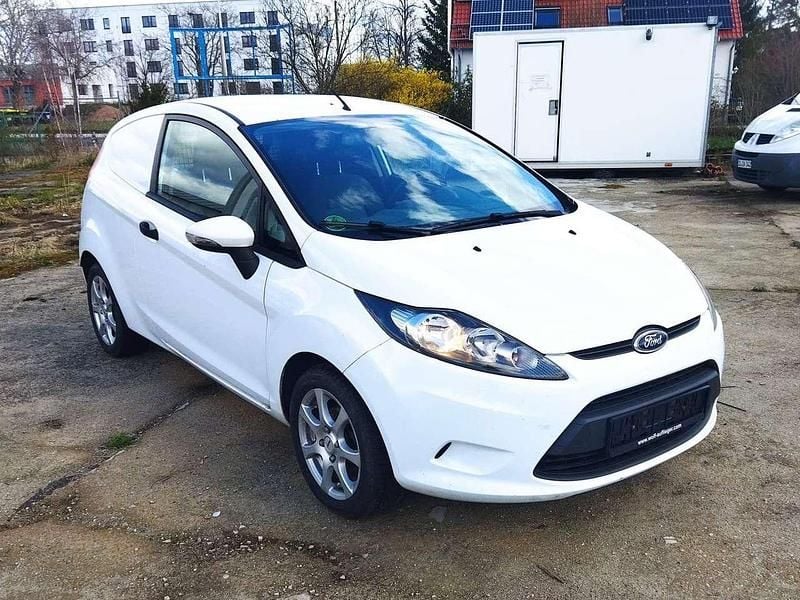 Frostweiß Gebraucht 2011 Ford Fiesta Kleinwagen | 2.500 € (Guter Preis) - Bild 1/4