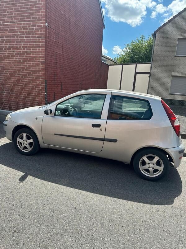Grau Gebraucht 2003 Fiat Punto Kleinwagen | 600 € (Fairer Preis) - Bild 1/4