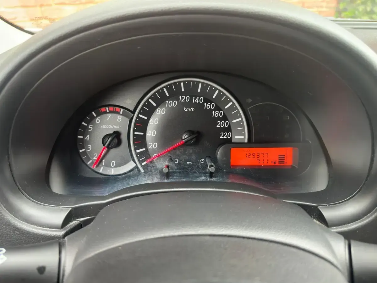 Gebraucht Nissan Micra 59 PS (43 kW) 2013 Weiß Kleinwagen