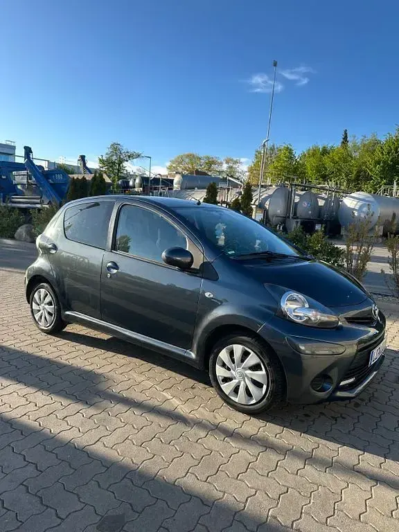 Gebraucht Toyota Aygo Cool 68 PS (50 kW) 2013 Grau Kleinwagen
