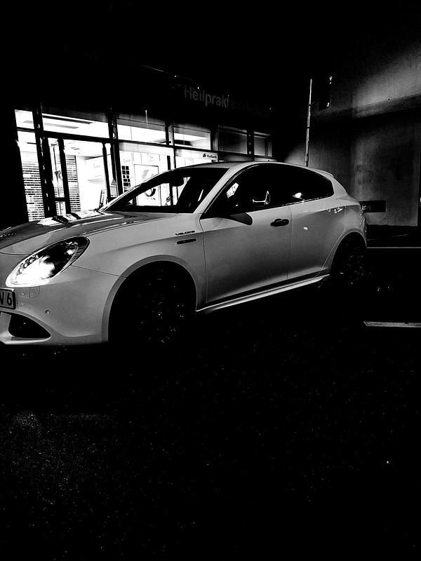 Weiß Gebraucht 2015 Alfa Romeo Giulietta Veloce Kleinwagen | 18.500 € - Bild 1/4