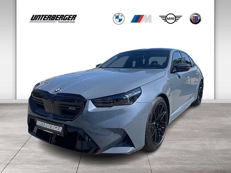 Grau Neu 2025 BMW M5 Shadowline Limousine | 141.490 € (Guter Preis) - Bild 1/4