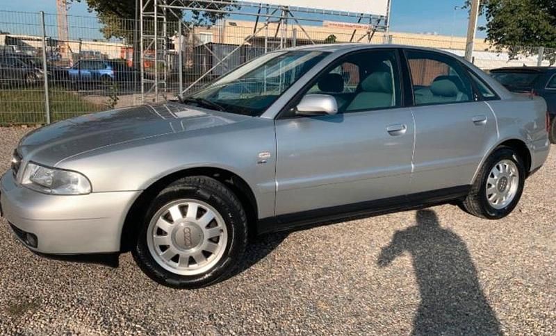 Gebraucht Audi A4 125 PS (91 kW) 2000 Silber Limousine