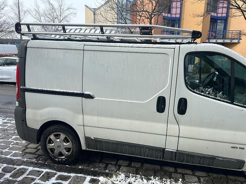 Gebraucht Renault Trafic 114 PS (83 kW) 2012 Weiß Van / Kleinbus