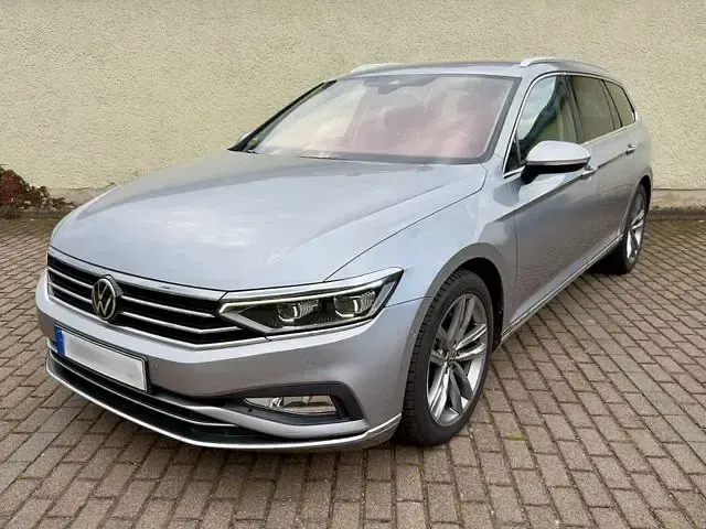 Gebraucht VW Passat Elegance 200 PS (147 kW) 2021 Pyritsilber metallic (metallic) Kombi