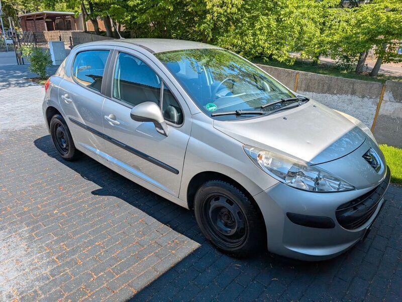 Gebraucht Peugeot 207 73 PS (53 kW) 2009 Silber Limousine