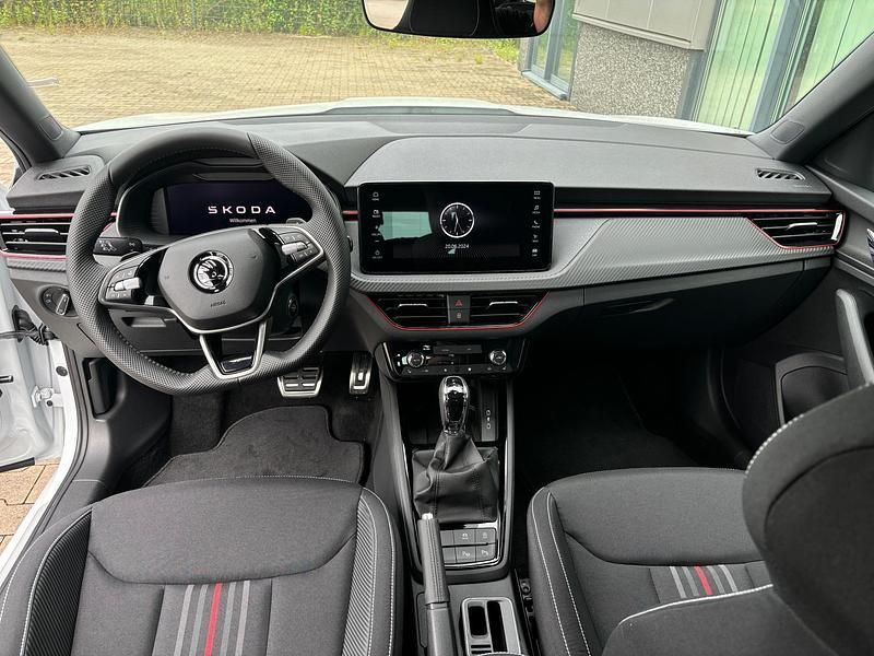 Schwarz Neu 2025 Skoda Kamiq Monte Carlo SUV | 29.895 € (Fairer Preis) - Bild 1/4